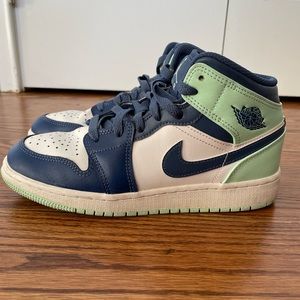 Jordan 1 Mid